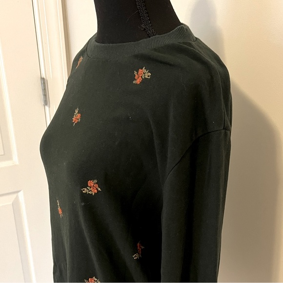 Flower Sweater - Picture 2 of 5